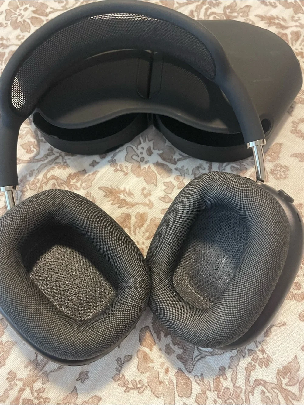 Protective Black VR Headset Carrying Case with Mesh Padded Band